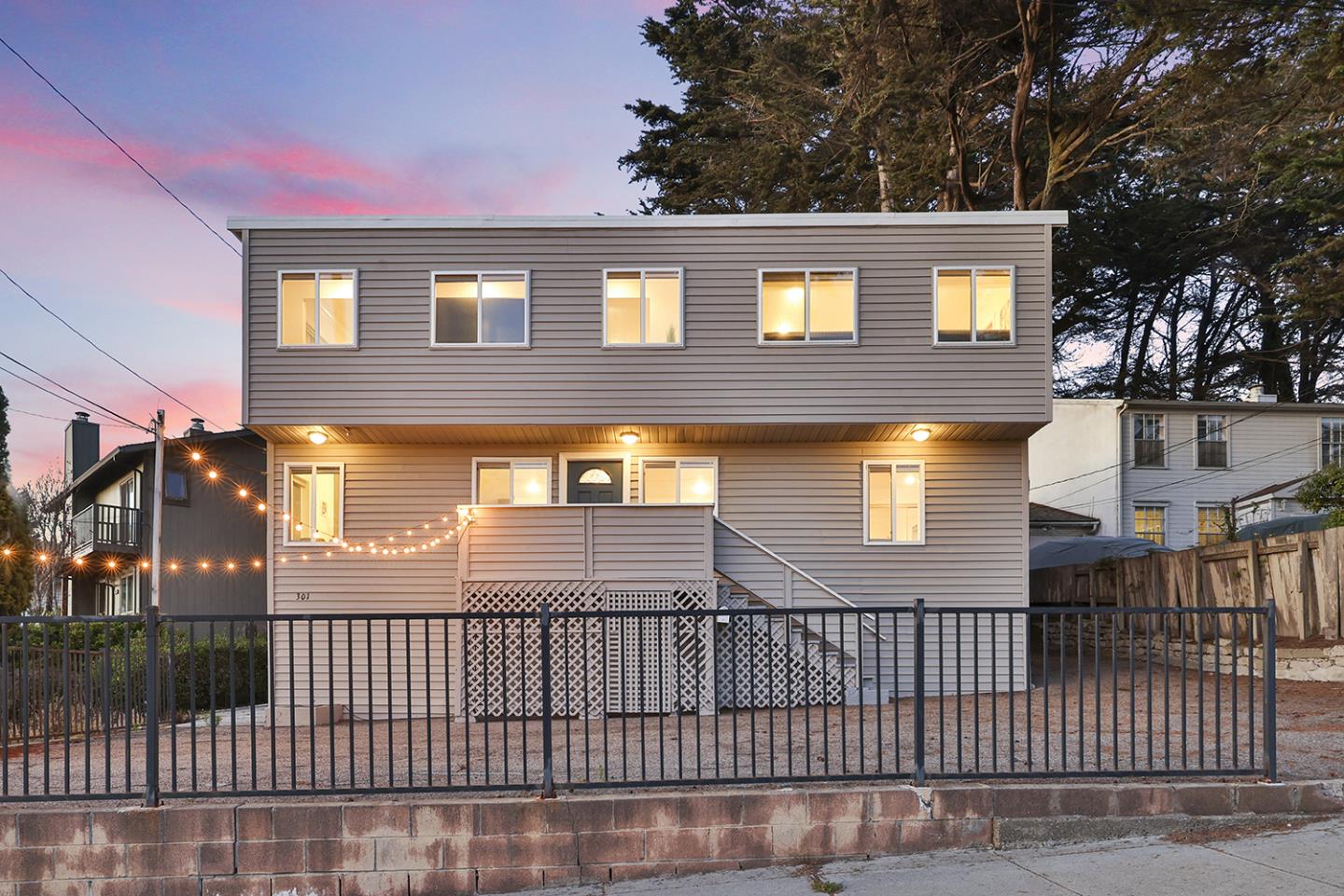 Detail Gallery Image 11 of 70 For 301 Channing Way, Pacifica,  CA 94044 - 4 Beds | 4/1 Baths