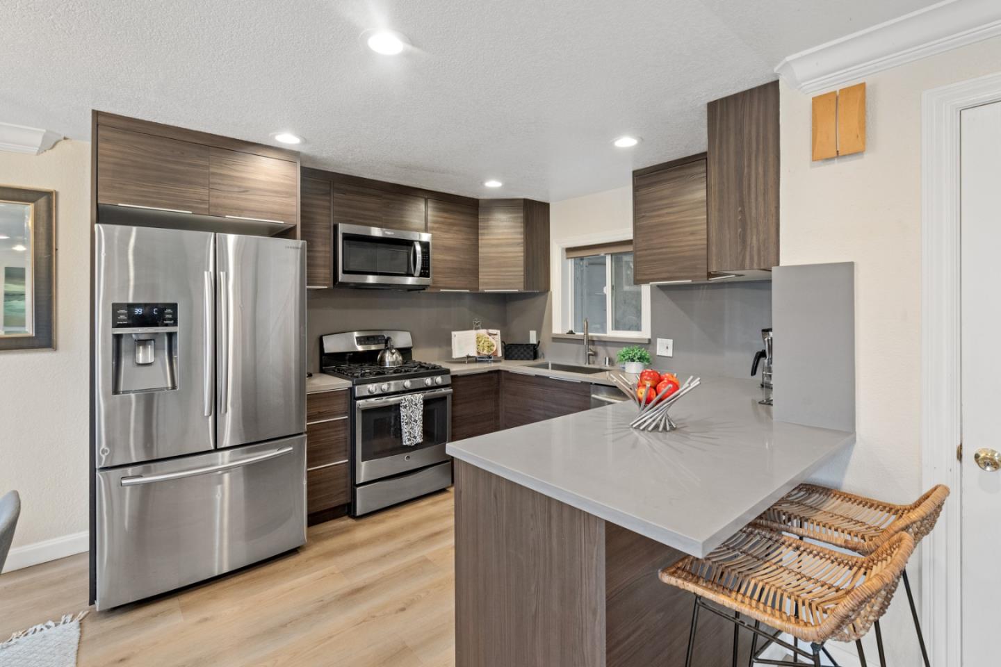 Detail Gallery Image 13 of 70 For 301 Channing Way, Pacifica,  CA 94044 - 4 Beds | 4/1 Baths