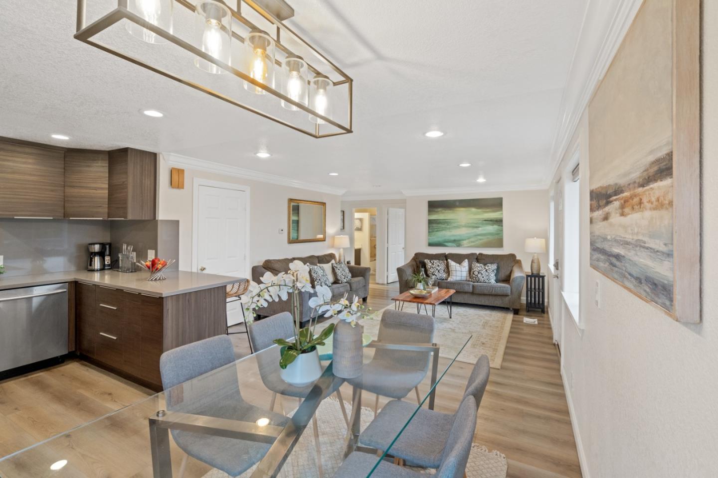 Detail Gallery Image 14 of 70 For 301 Channing Way, Pacifica,  CA 94044 - 4 Beds | 4/1 Baths