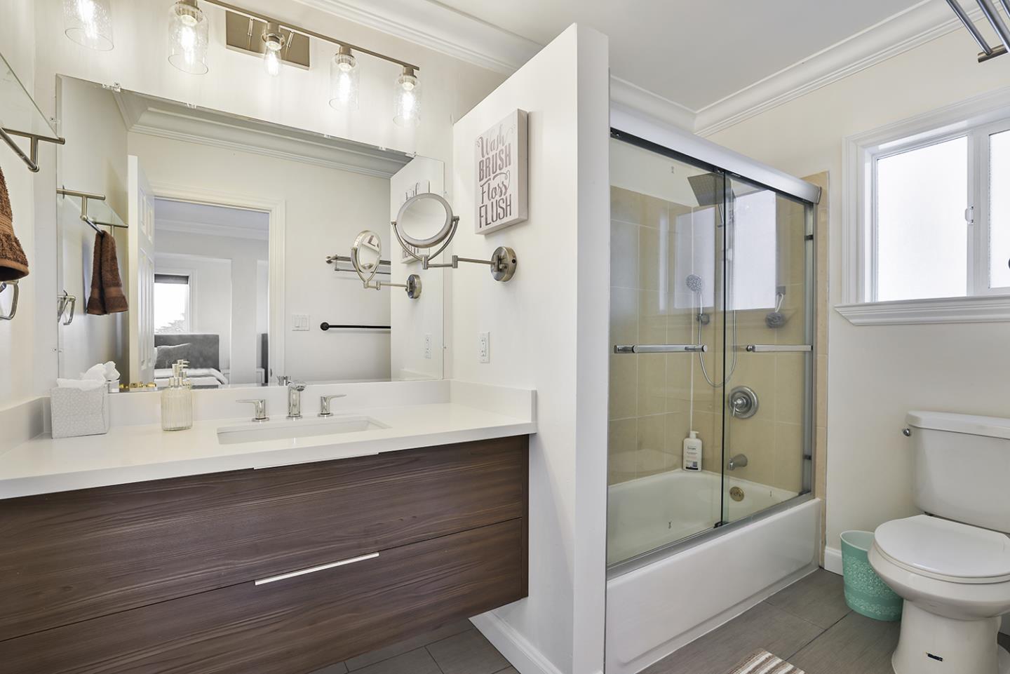 Detail Gallery Image 16 of 70 For 301 Channing Way, Pacifica,  CA 94044 - 4 Beds | 4/1 Baths