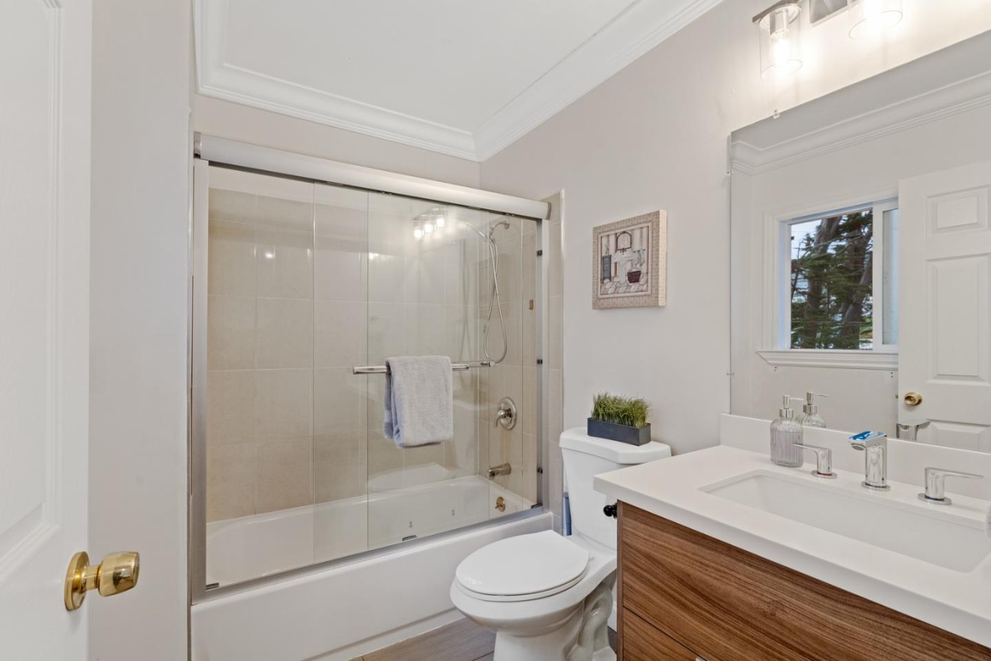 Detail Gallery Image 18 of 70 For 301 Channing Way, Pacifica,  CA 94044 - 4 Beds | 4/1 Baths