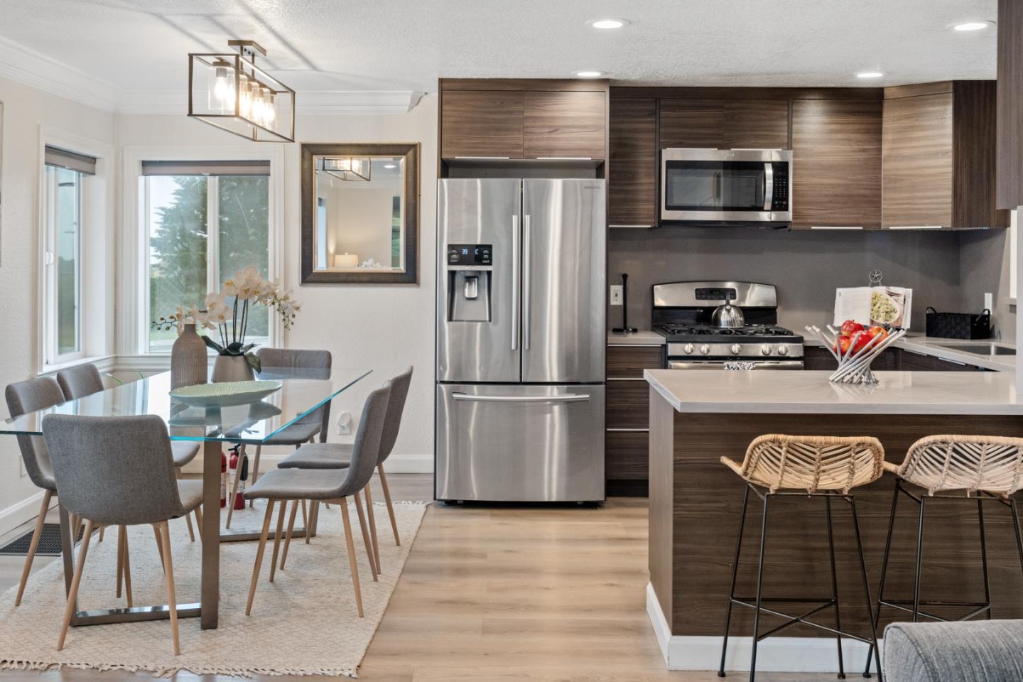 Detail Gallery Image 3 of 70 For 301 Channing Way, Pacifica,  CA 94044 - 4 Beds | 4/1 Baths