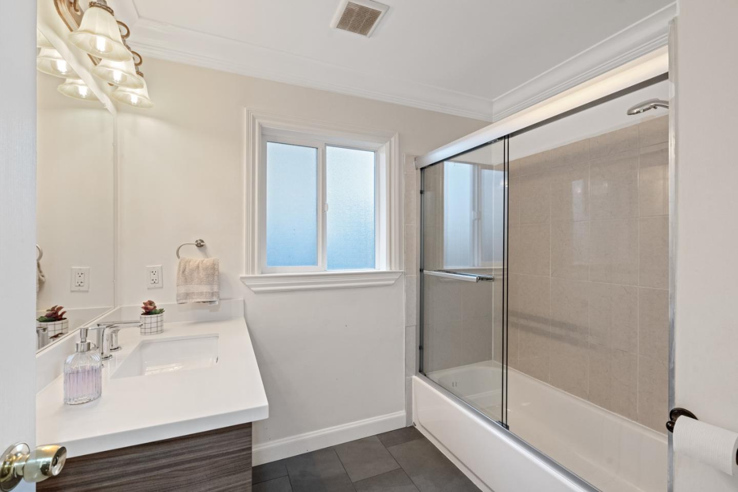 Detail Gallery Image 33 of 70 For 301 Channing Way, Pacifica,  CA 94044 - 4 Beds | 4/1 Baths