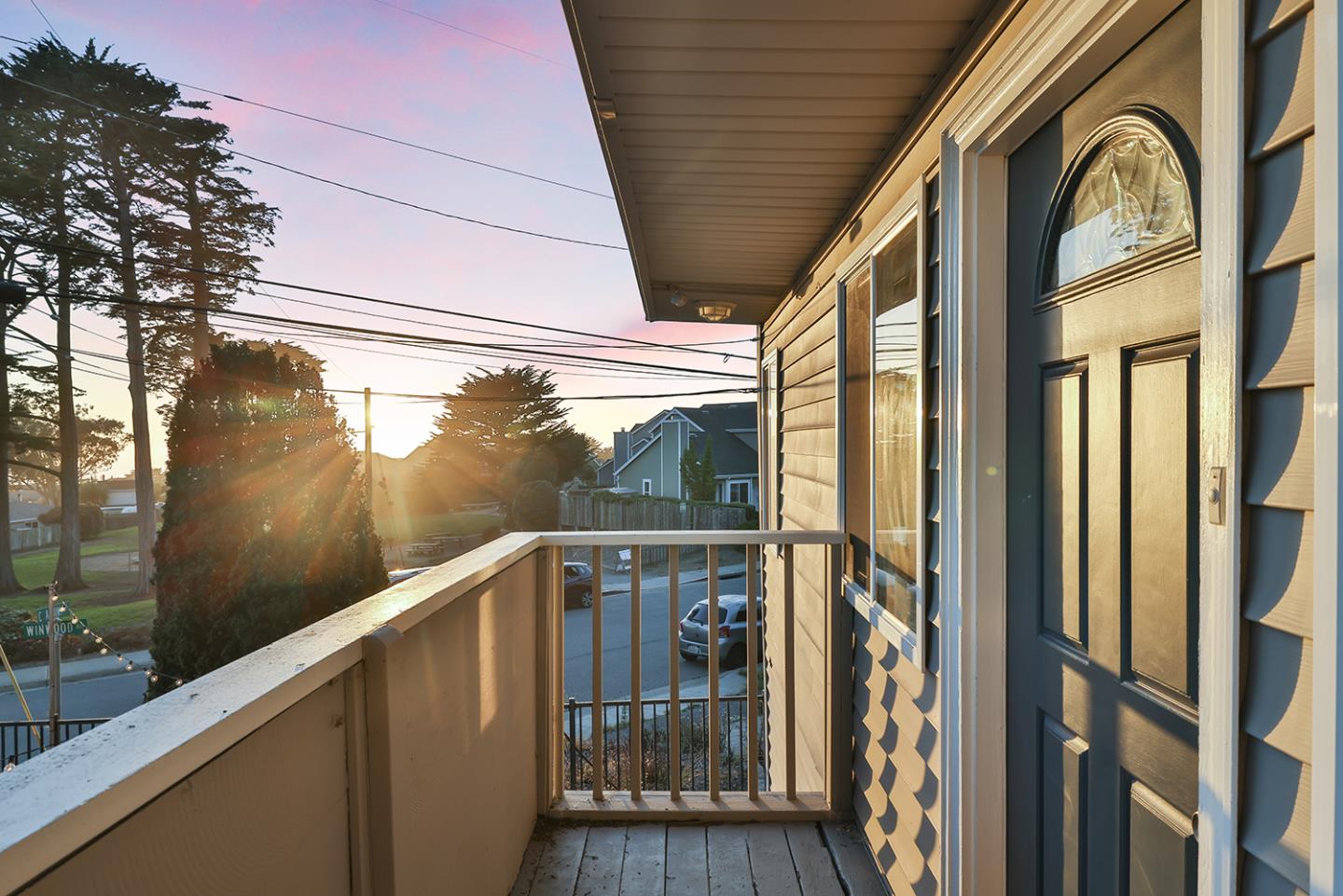 Detail Gallery Image 4 of 70 For 301 Channing Way, Pacifica,  CA 94044 - 4 Beds | 4/1 Baths