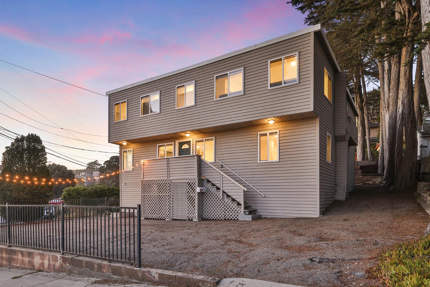 Detail Gallery Image 9 of 70 For 301 Channing Way, Pacifica,  CA 94044 - 4 Beds | 4/1 Baths