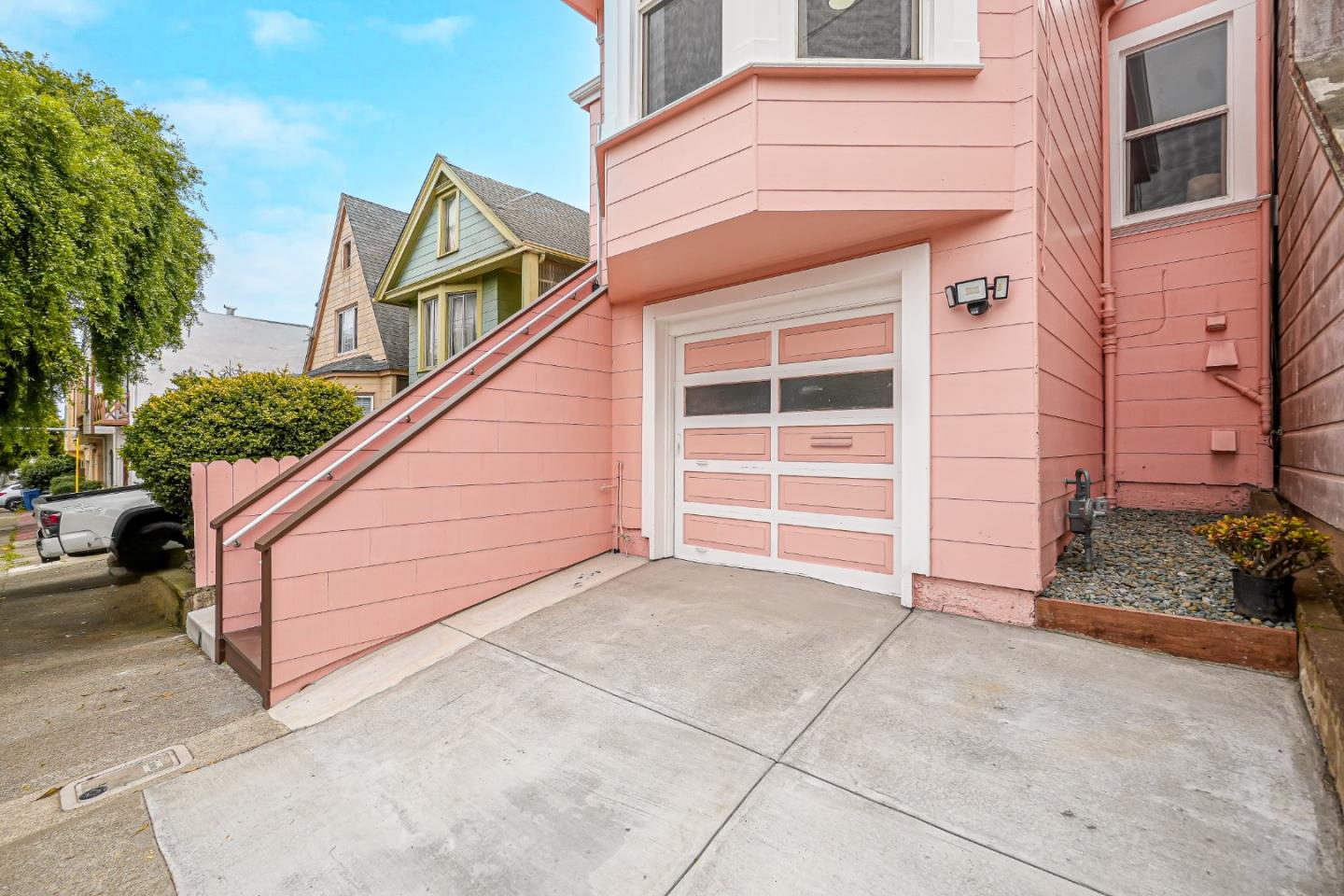 Detail Gallery Image 3 of 45 For 451 Winchester St, Daly City,  CA 94014 - 4 Beds | 3 Baths