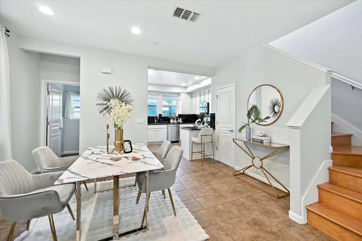 Detail Gallery Image 10 of 35 For 917 Alegre Pl, San Jose,  CA 95126 - 3 Beds | 3/1 Baths