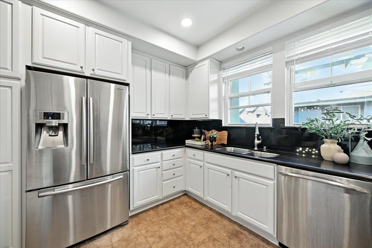 Detail Gallery Image 14 of 35 For 917 Alegre Pl, San Jose,  CA 95126 - 3 Beds | 3/1 Baths