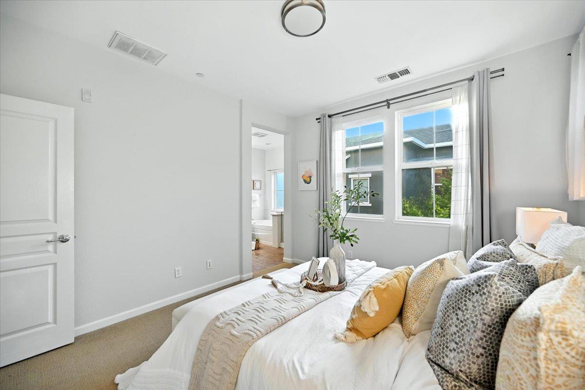 Detail Gallery Image 16 of 35 For 917 Alegre Pl, San Jose,  CA 95126 - 3 Beds | 3/1 Baths