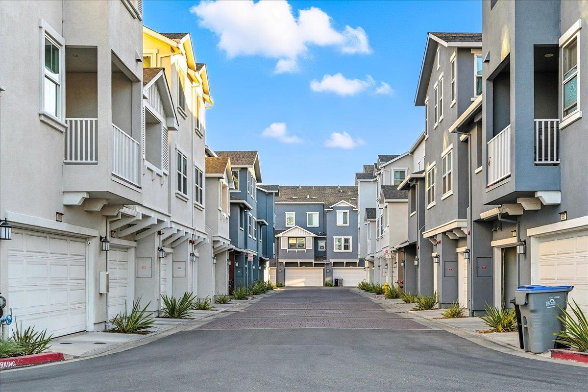 Detail Gallery Image 28 of 35 For 917 Alegre Pl, San Jose,  CA 95126 - 3 Beds | 3/1 Baths