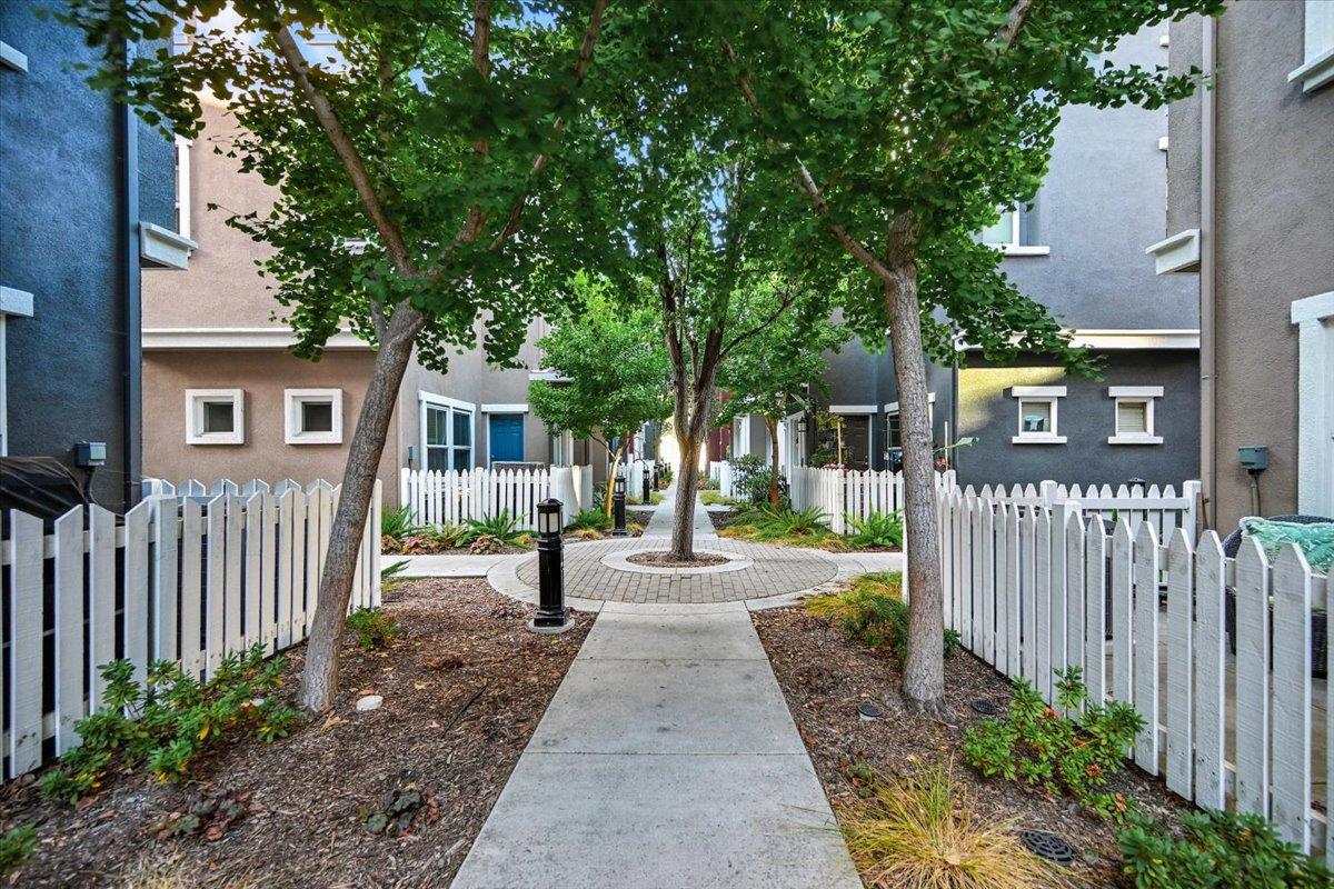 Detail Gallery Image 29 of 35 For 917 Alegre Pl, San Jose,  CA 95126 - 3 Beds | 3/1 Baths