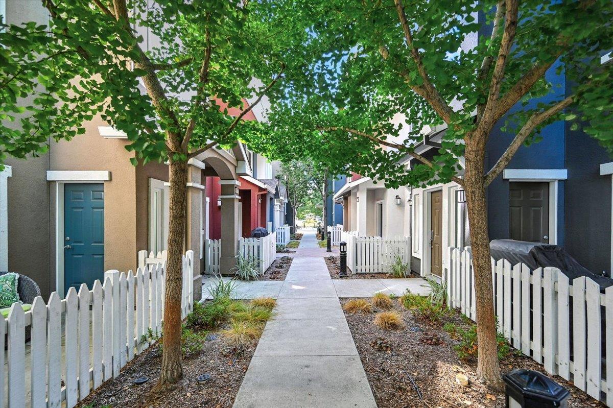 Detail Gallery Image 30 of 35 For 917 Alegre Pl, San Jose,  CA 95126 - 3 Beds | 3/1 Baths