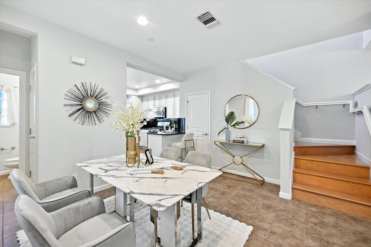 Detail Gallery Image 9 of 35 For 917 Alegre Pl, San Jose,  CA 95126 - 3 Beds | 3/1 Baths