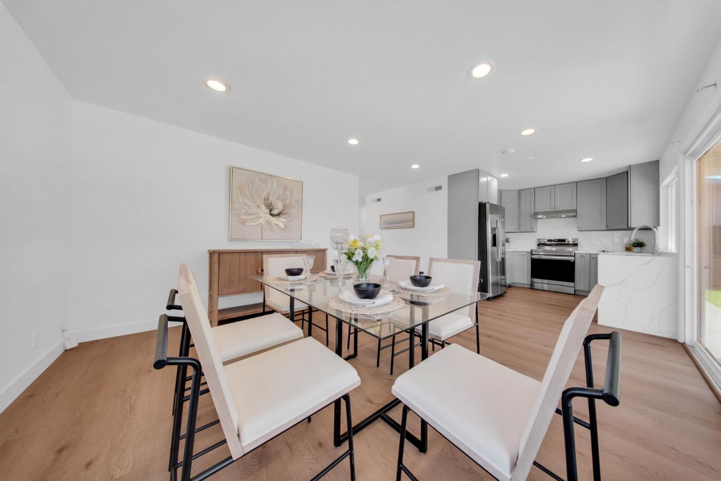 Detail Gallery Image 11 of 37 For 227 Martinvale Ln, San Jose,  CA 95119 - 4 Beds | 2 Baths