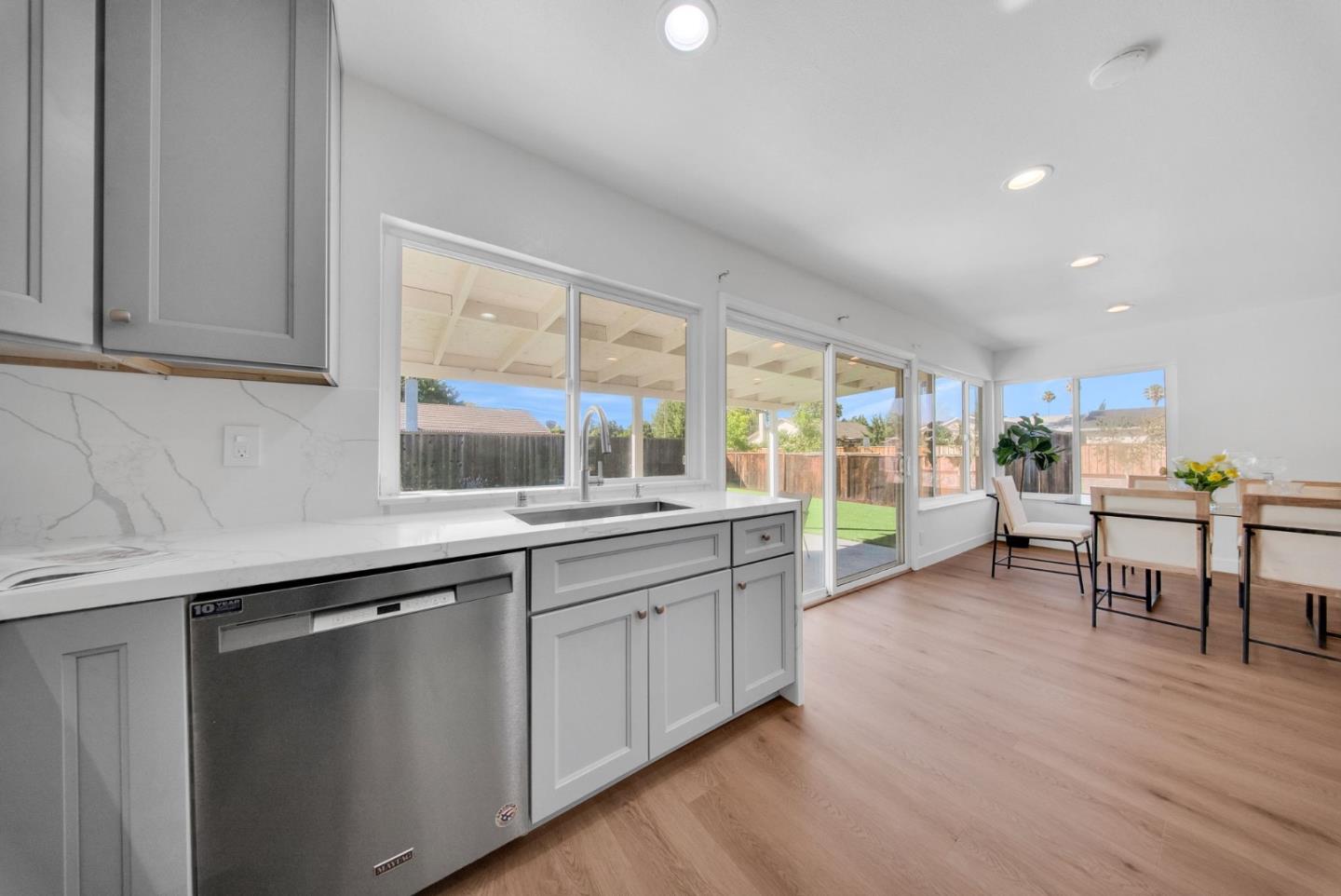 Detail Gallery Image 12 of 37 For 227 Martinvale Ln, San Jose,  CA 95119 - 4 Beds | 2 Baths