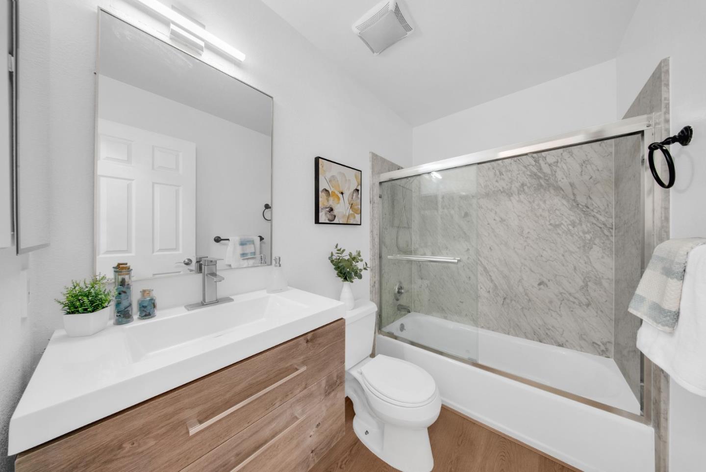 Detail Gallery Image 15 of 37 For 227 Martinvale Ln, San Jose,  CA 95119 - 4 Beds | 2 Baths