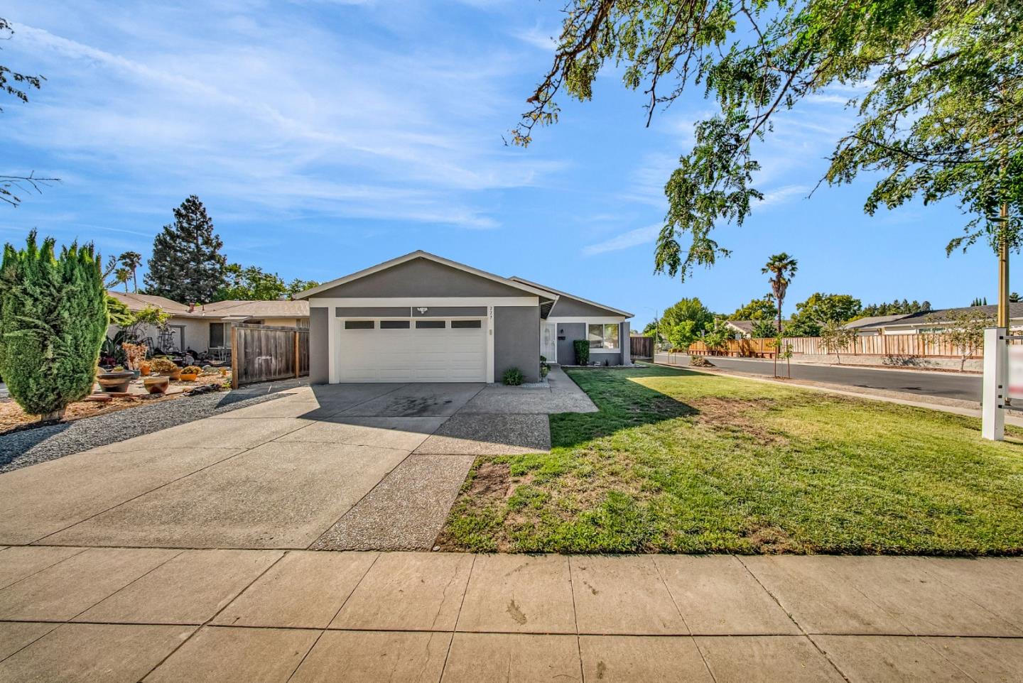 Detail Gallery Image 2 of 37 For 227 Martinvale Ln, San Jose,  CA 95119 - 4 Beds | 2 Baths