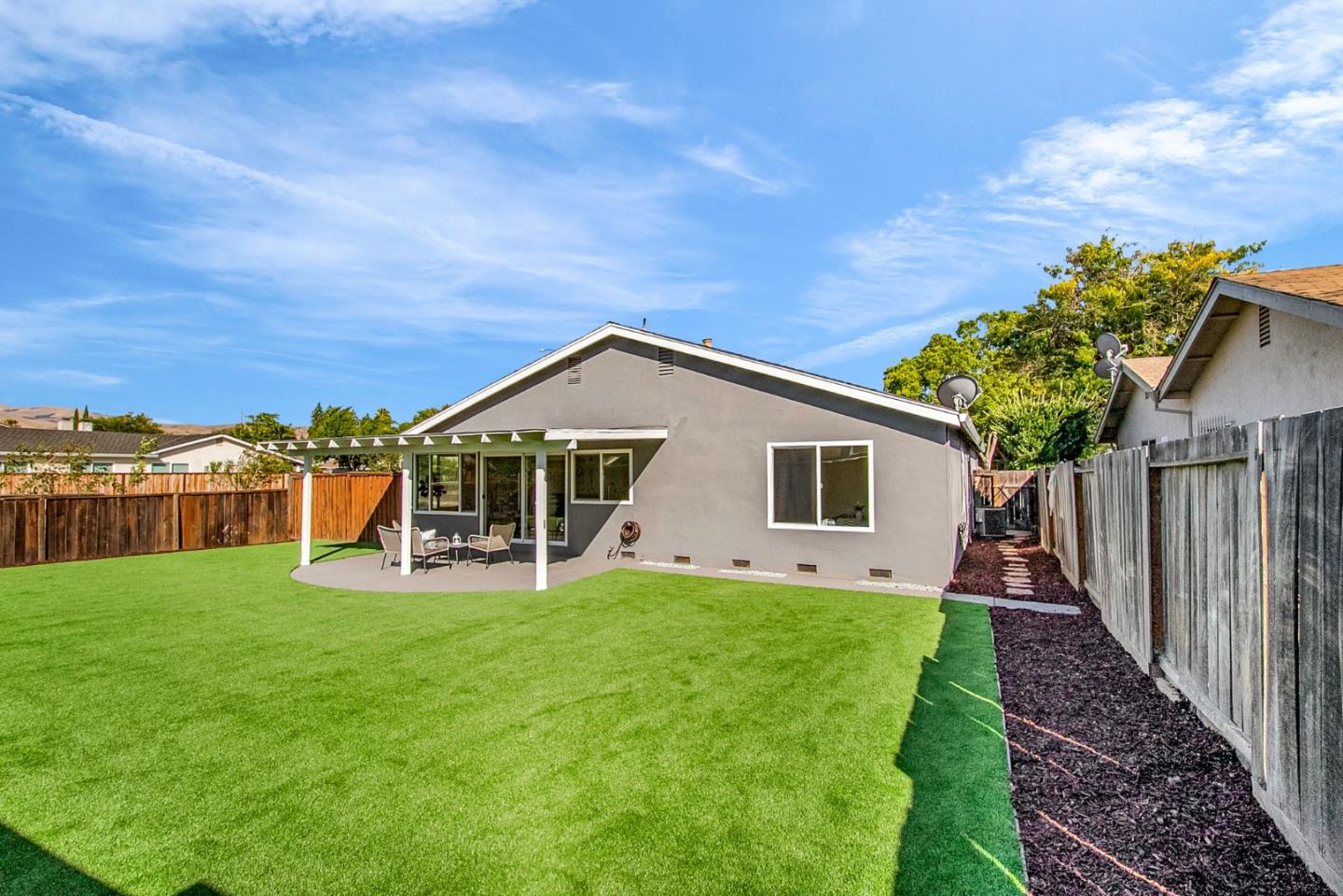 Detail Gallery Image 32 of 37 For 227 Martinvale Ln, San Jose,  CA 95119 - 4 Beds | 2 Baths