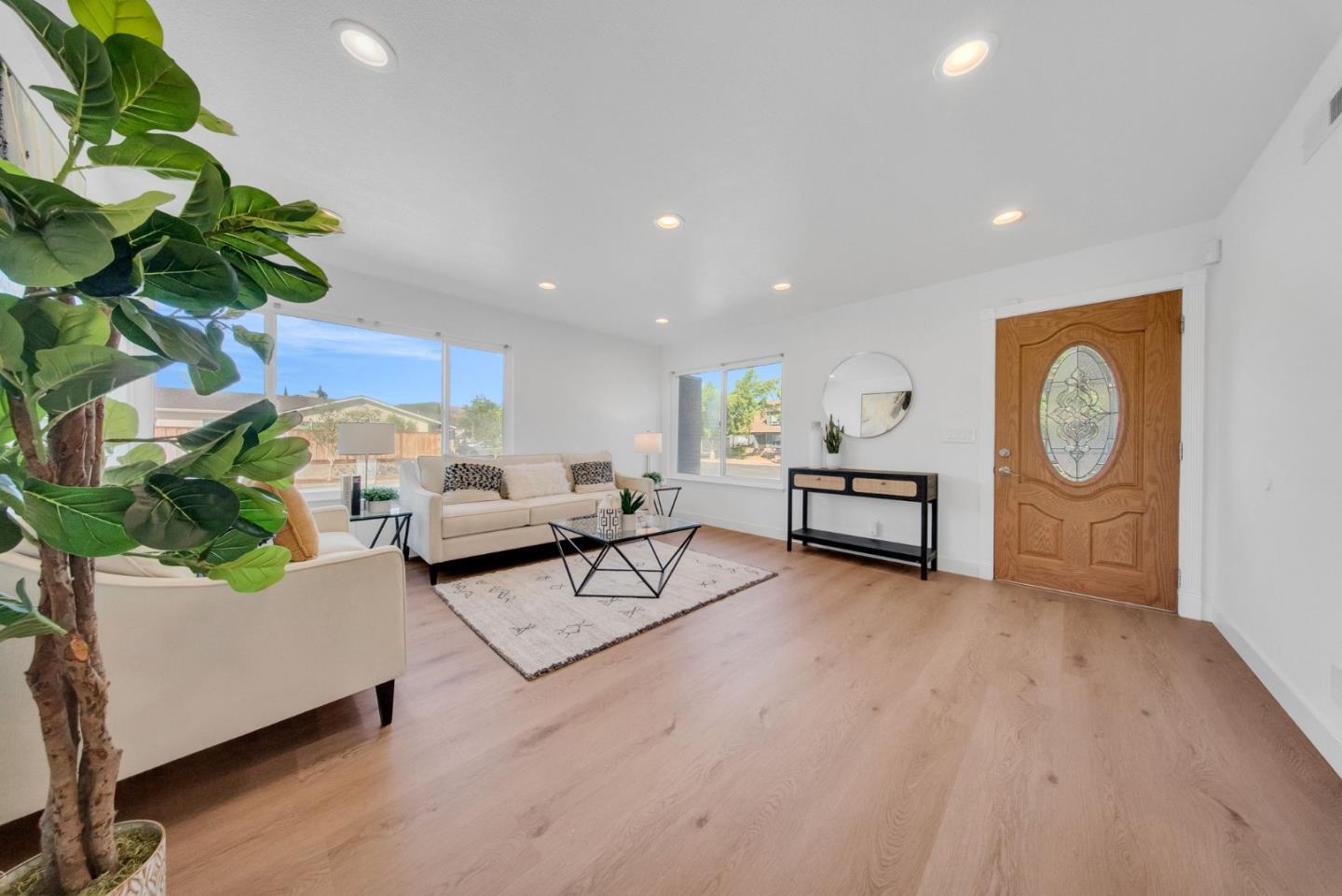 Detail Gallery Image 7 of 37 For 227 Martinvale Ln, San Jose,  CA 95119 - 4 Beds | 2 Baths