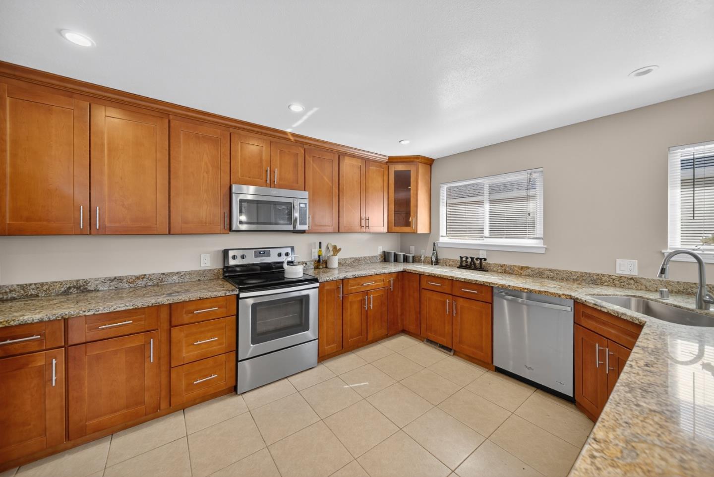 Detail Gallery Image 9 of 30 For 125 Juneberry, San Jose,  CA 95136 - 5 Beds | 2 Baths