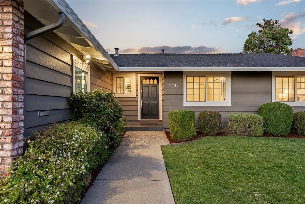 Detail Gallery Image 8 of 39 For 5342 Rucker Dr, San Jose,  CA 95124 - 3 Beds | 2 Baths