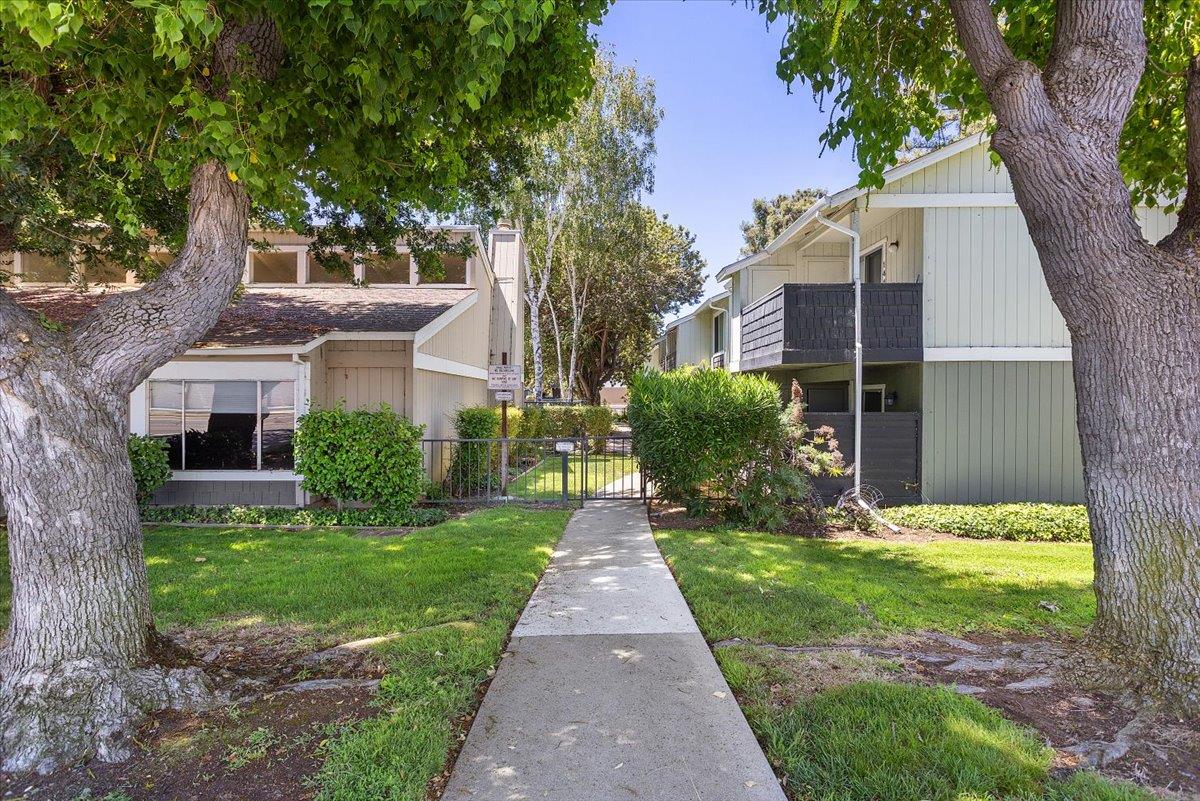 Detail Gallery Image 3 of 32 For 2623 Gimelli Pl #139,  San Jose,  CA 95133 - 2 Beds | 2 Baths