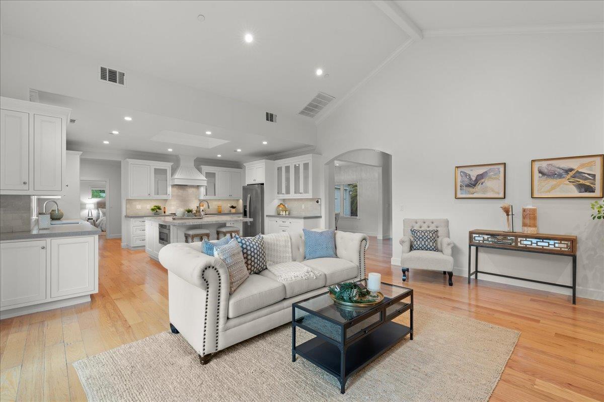 Detail Gallery Image 11 of 57 For 15211 Becky Ln, Monte Sereno,  CA 95030 - 5 Beds | 4/1 Baths