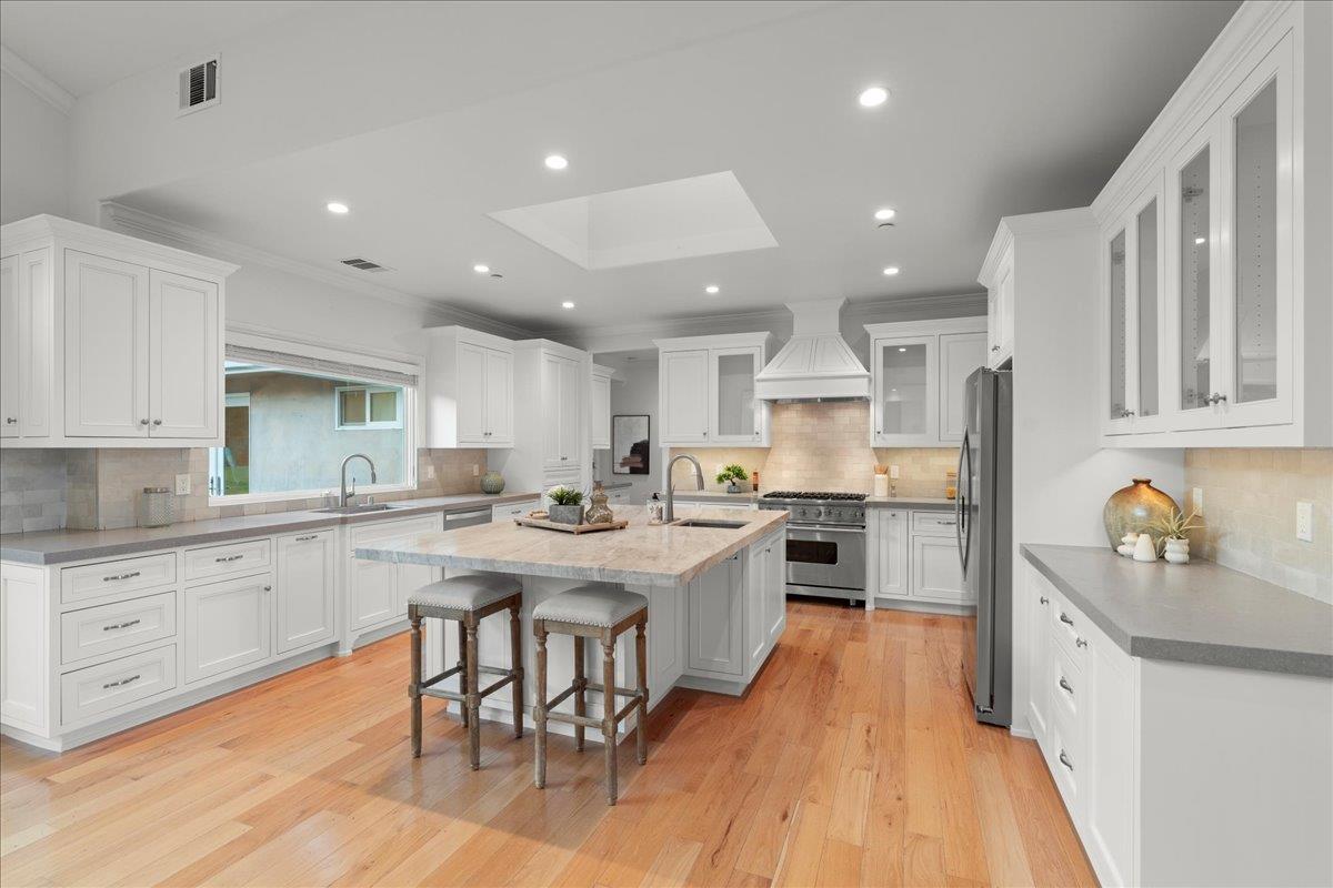 Detail Gallery Image 12 of 57 For 15211 Becky Ln, Monte Sereno,  CA 95030 - 5 Beds | 4/1 Baths