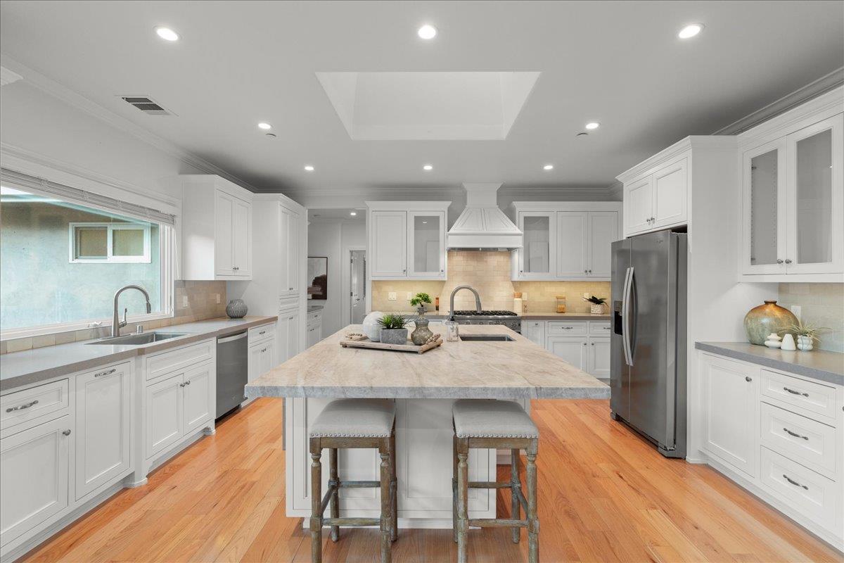 Detail Gallery Image 13 of 57 For 15211 Becky Ln, Monte Sereno,  CA 95030 - 5 Beds | 4/1 Baths