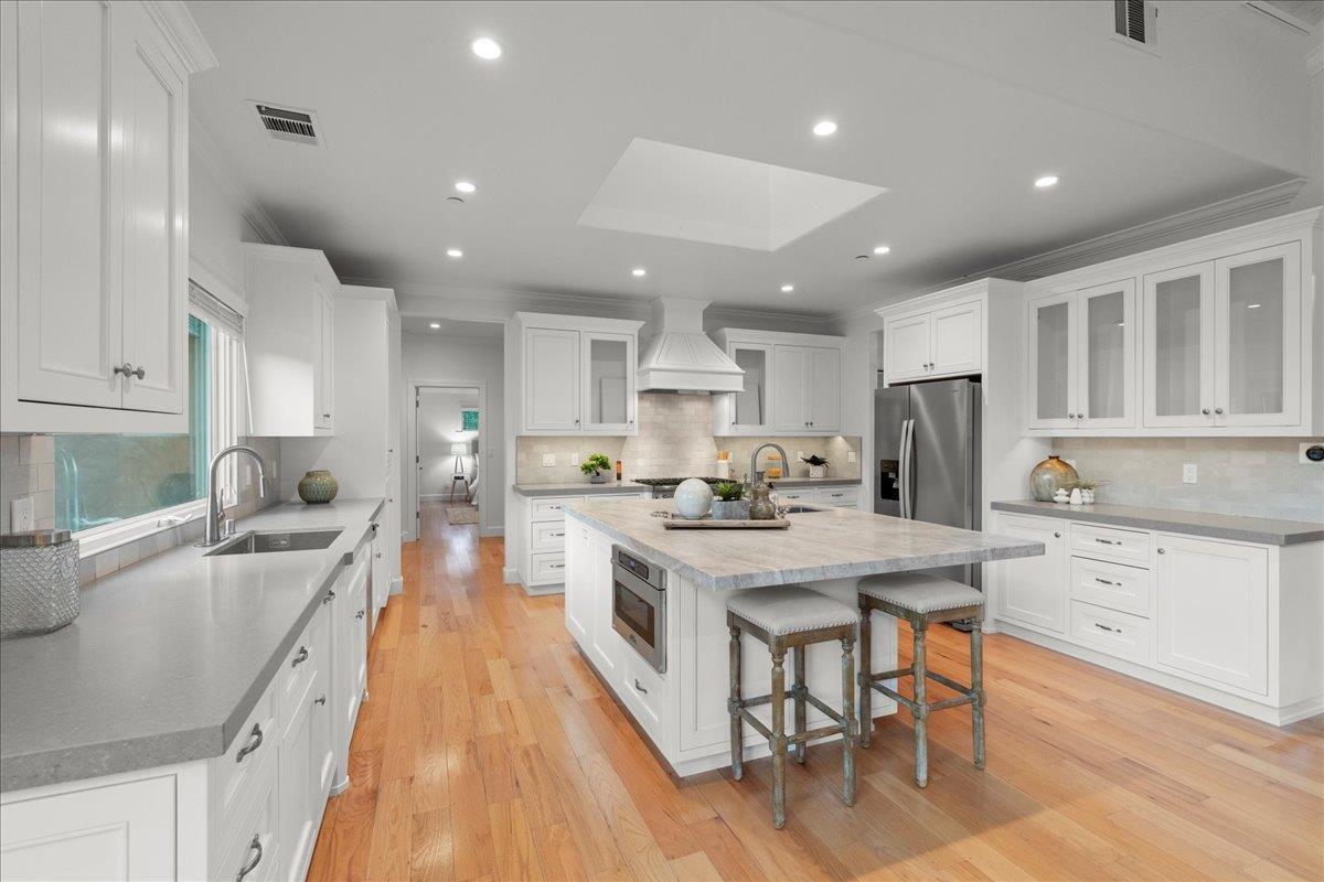 Detail Gallery Image 14 of 57 For 15211 Becky Ln, Monte Sereno,  CA 95030 - 5 Beds | 4/1 Baths