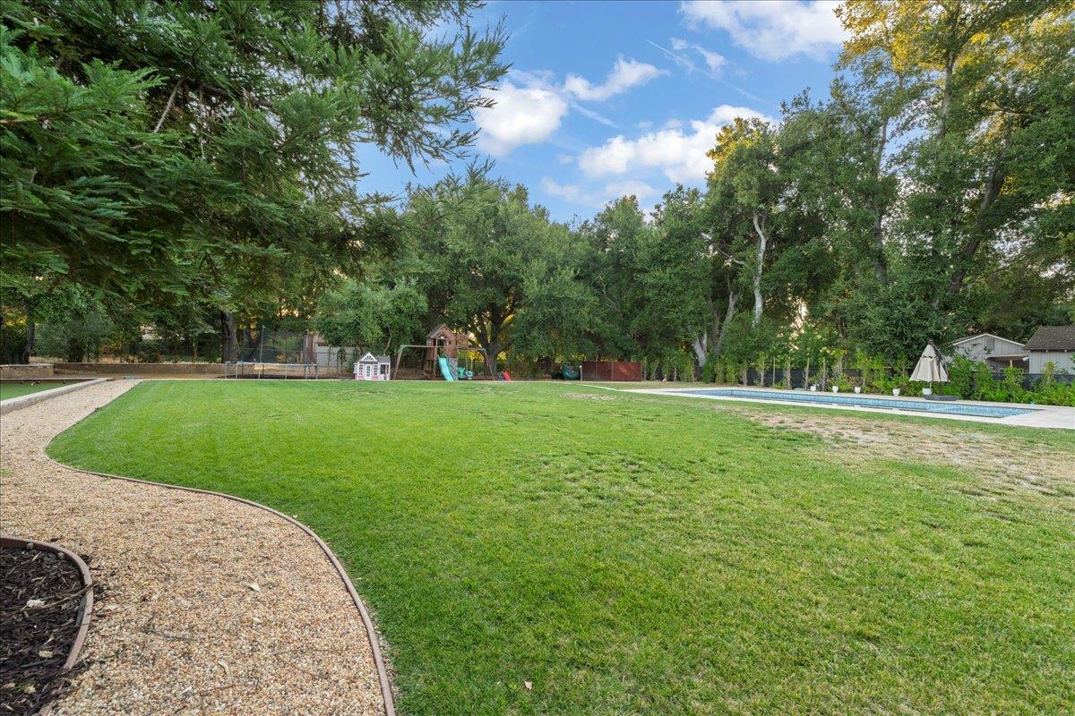 Detail Gallery Image 47 of 57 For 15211 Becky Ln, Monte Sereno,  CA 95030 - 5 Beds | 4/1 Baths