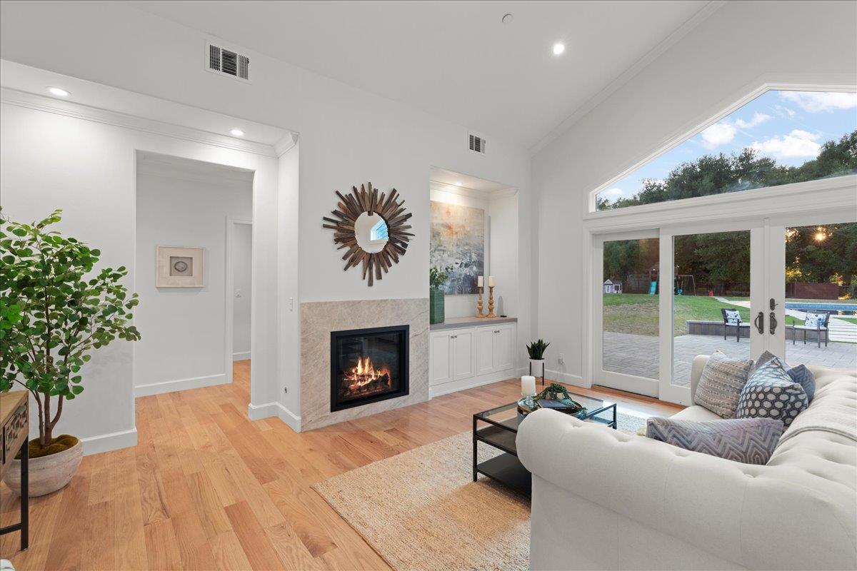Detail Gallery Image 9 of 57 For 15211 Becky Ln, Monte Sereno,  CA 95030 - 5 Beds | 4/1 Baths