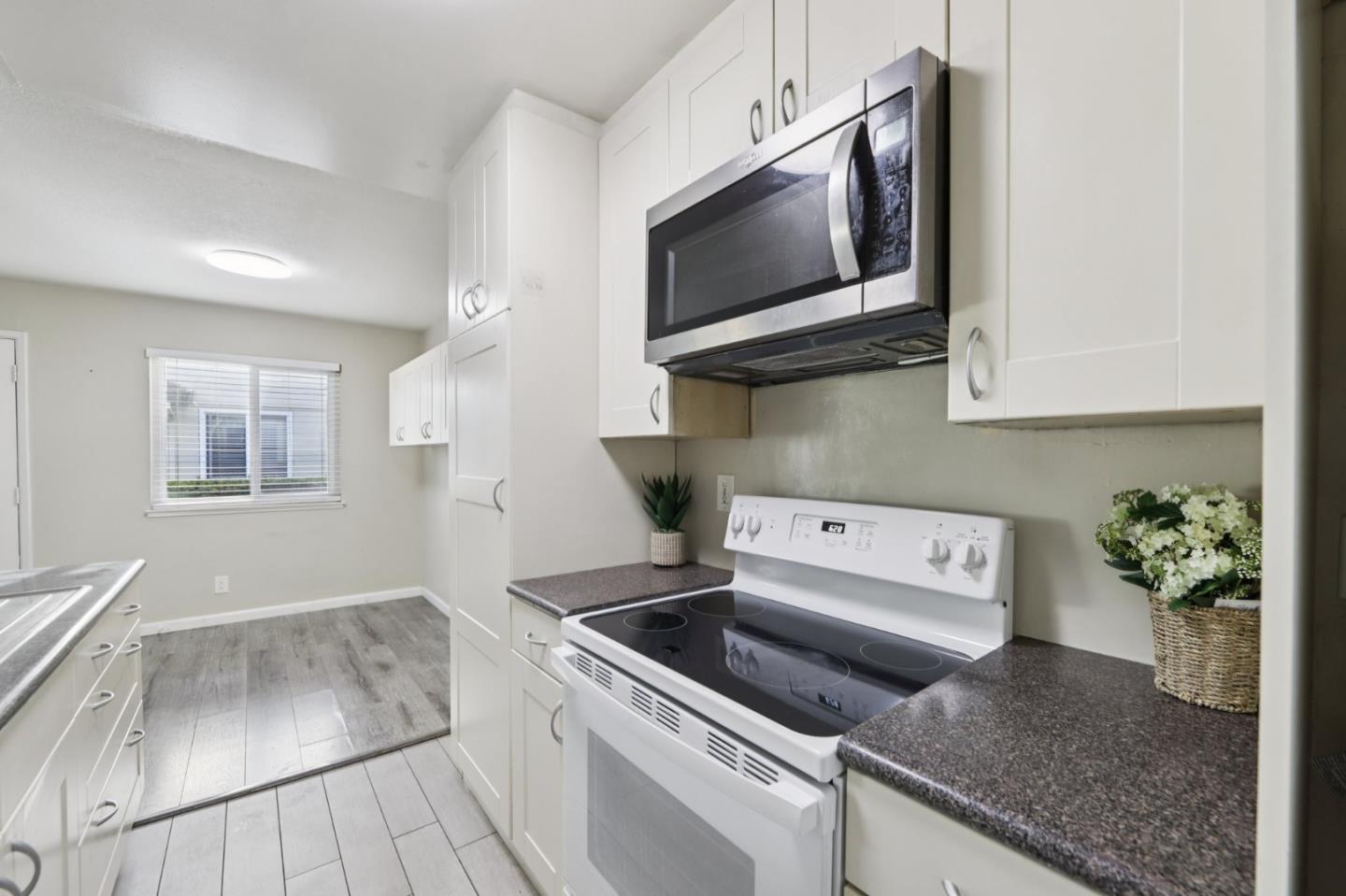 Detail Gallery Image 10 of 23 For 34717 Alvarado Niles Rd #3,  Union City,  CA 94587 - 2 Beds | 1 Baths