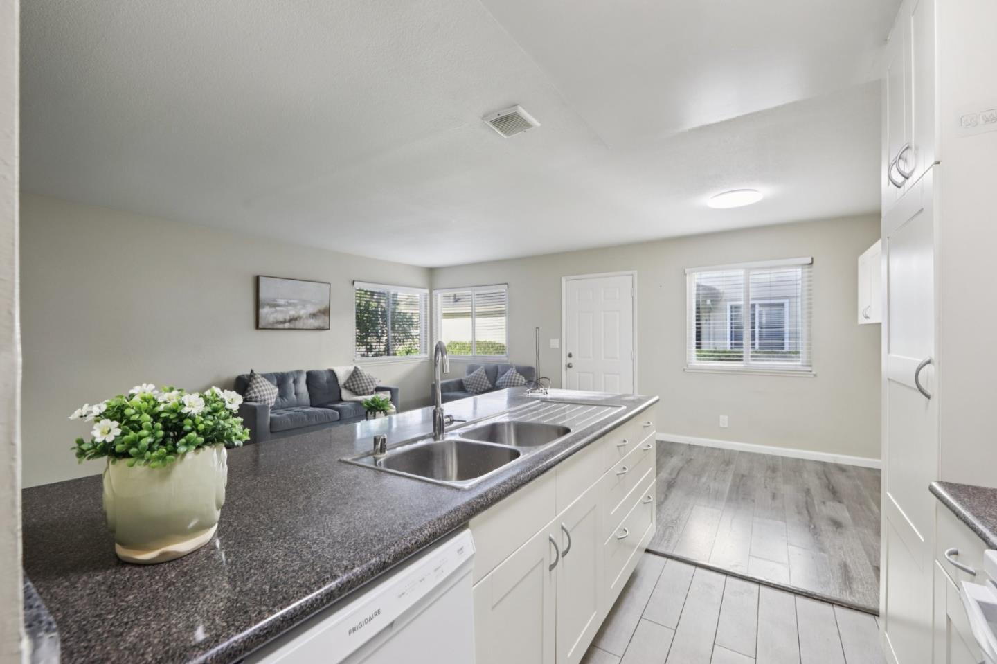 Detail Gallery Image 11 of 23 For 34717 Alvarado Niles Rd #3,  Union City,  CA 94587 - 2 Beds | 1 Baths