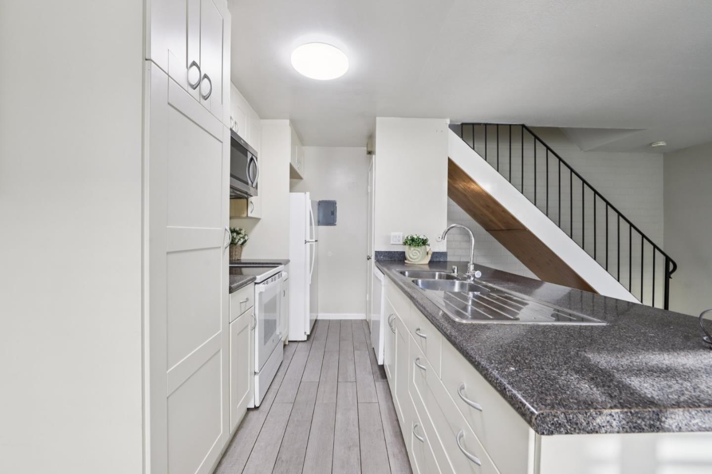 Detail Gallery Image 9 of 23 For 34717 Alvarado Niles Rd #3,  Union City,  CA 94587 - 2 Beds | 1 Baths