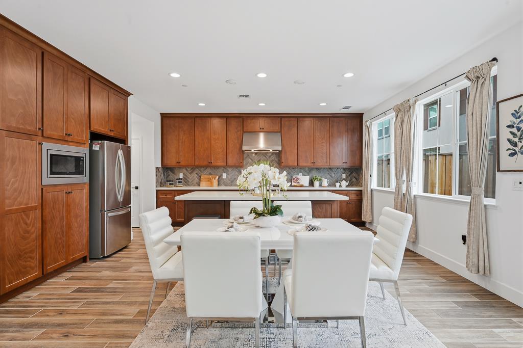 Detail Gallery Image 12 of 74 For 1372 S Melville Ln, Tracy,  CA 95391 - 4 Beds | 3 Baths