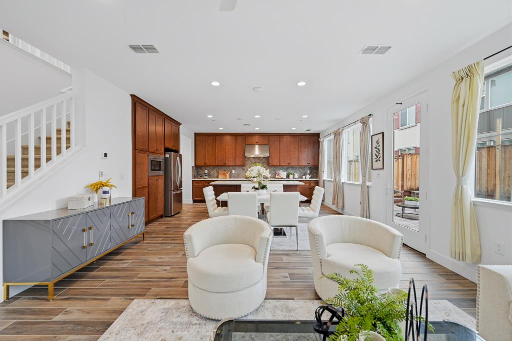 Detail Gallery Image 13 of 74 For 1372 S Melville Ln, Tracy,  CA 95391 - 4 Beds | 3 Baths