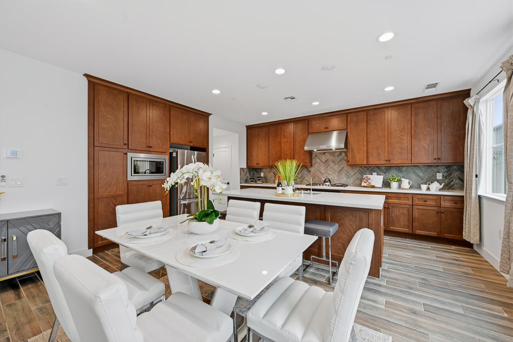 Detail Gallery Image 15 of 74 For 1372 S Melville Ln, Tracy,  CA 95391 - 4 Beds | 3 Baths