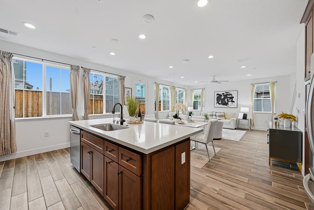 Detail Gallery Image 19 of 74 For 1372 S Melville Ln, Tracy,  CA 95391 - 4 Beds | 3 Baths