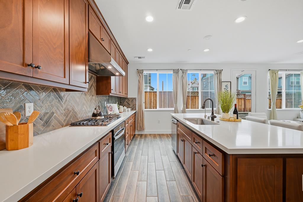 Detail Gallery Image 20 of 74 For 1372 S Melville Ln, Tracy,  CA 95391 - 4 Beds | 3 Baths