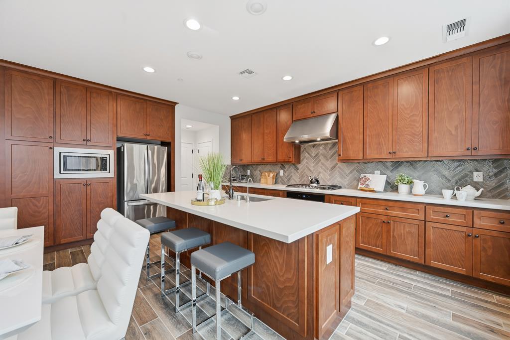 Detail Gallery Image 21 of 74 For 1372 S Melville Ln, Tracy,  CA 95391 - 4 Beds | 3 Baths