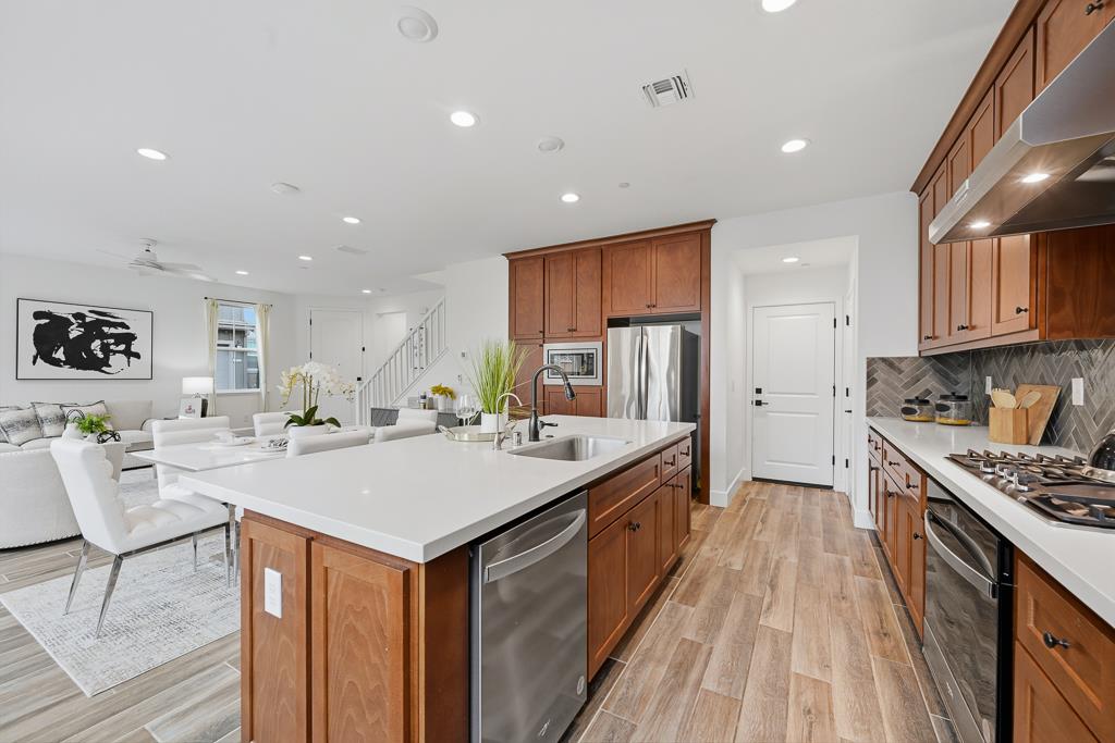 Detail Gallery Image 22 of 74 For 1372 S Melville Ln, Tracy,  CA 95391 - 4 Beds | 3 Baths