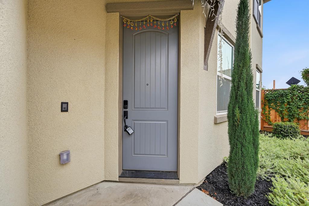 Detail Gallery Image 5 of 74 For 1372 S Melville Ln, Tracy,  CA 95391 - 4 Beds | 3 Baths