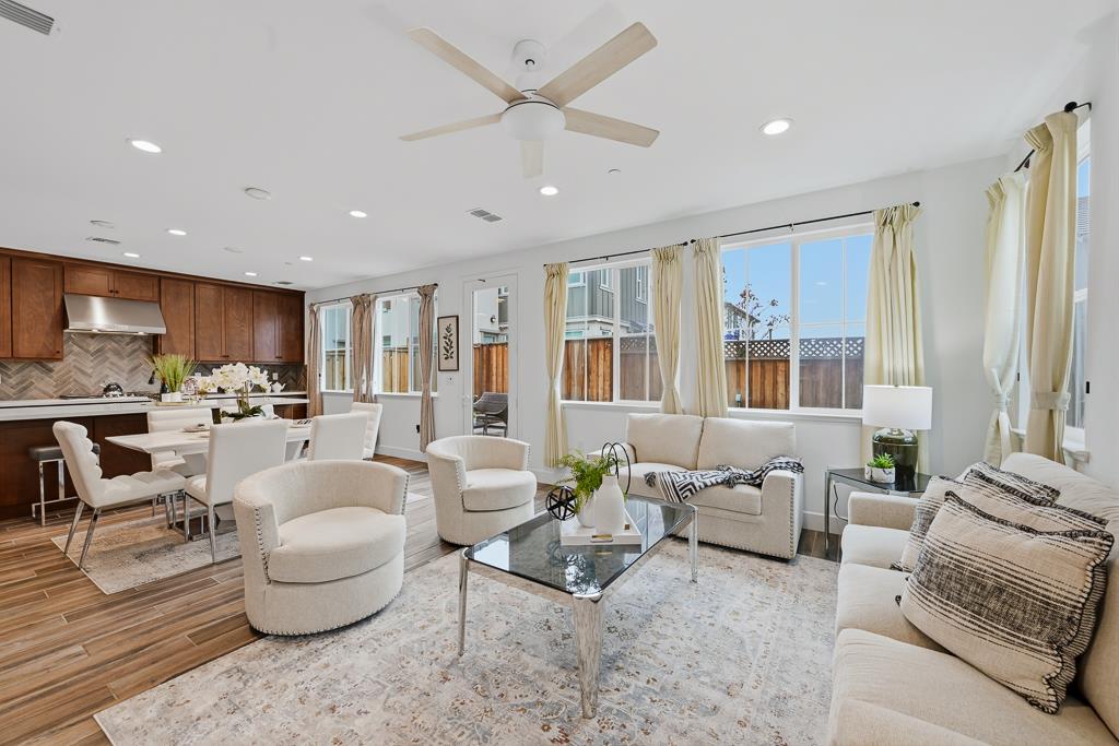 Detail Gallery Image 8 of 74 For 1372 S Melville Ln, Tracy,  CA 95391 - 4 Beds | 3 Baths