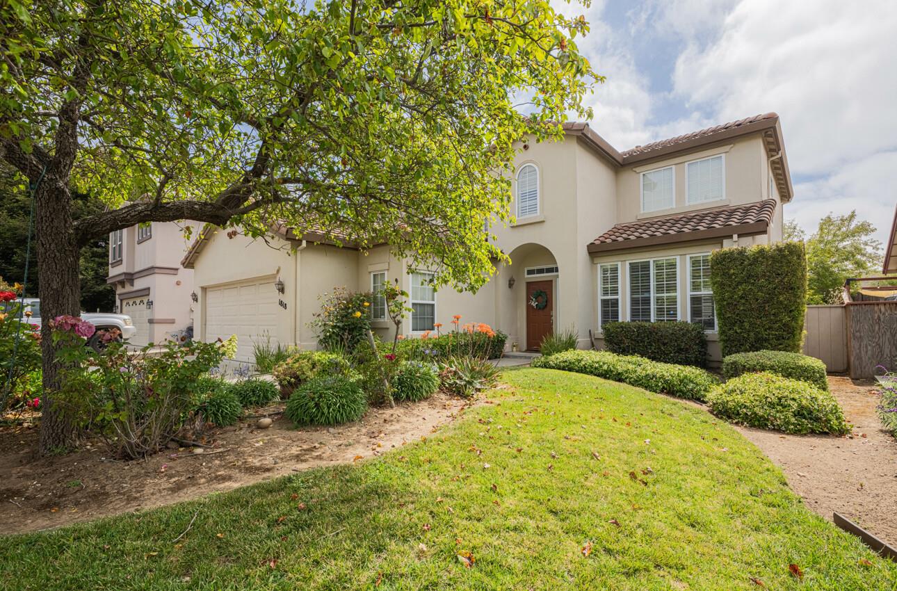 Detail Gallery Image 2 of 44 For 1818 Lancashire Dr, Salinas,  CA 93906 - 5 Beds | 3 Baths