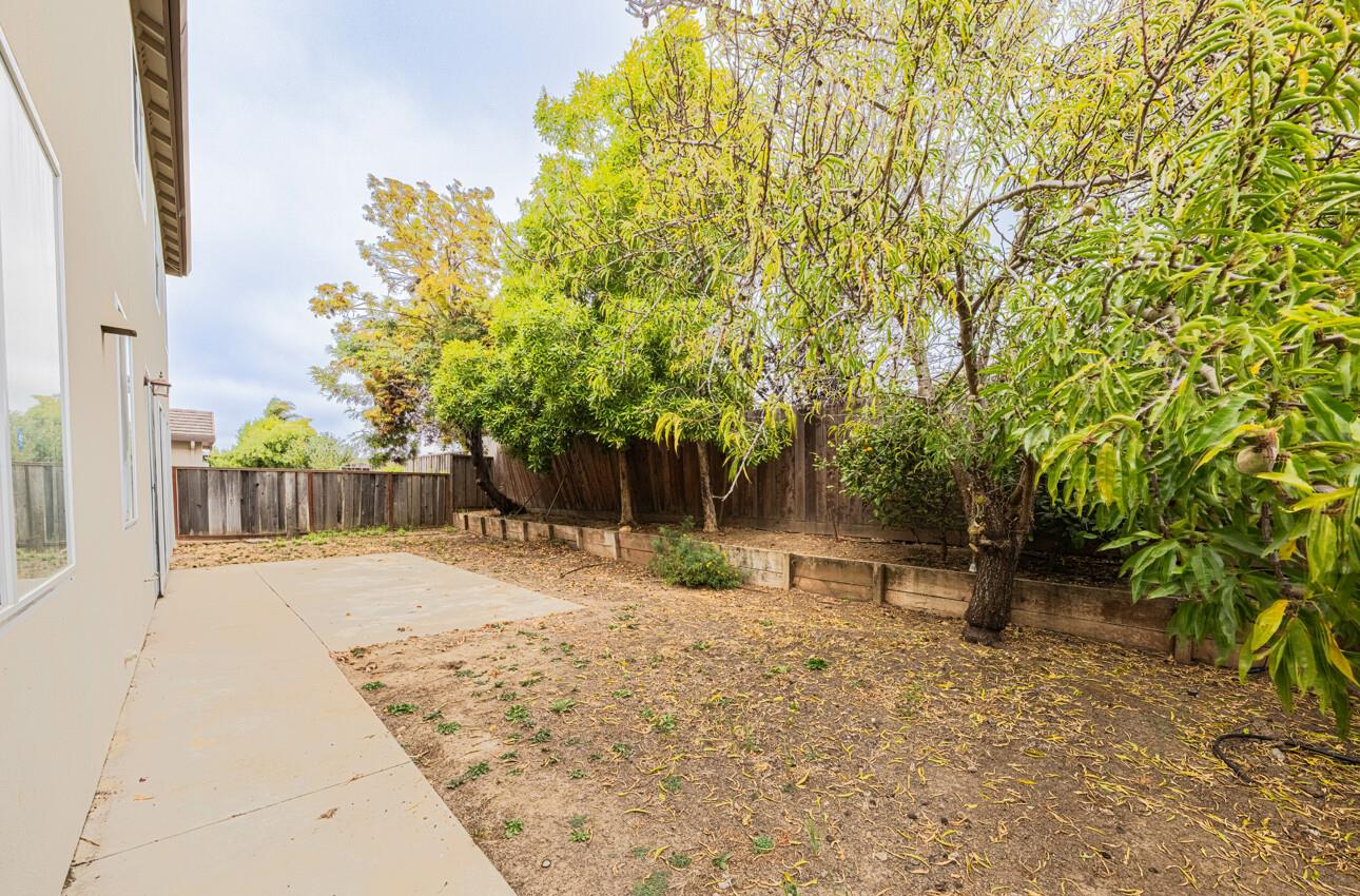 Detail Gallery Image 21 of 44 For 1818 Lancashire Dr, Salinas,  CA 93906 - 5 Beds | 3 Baths