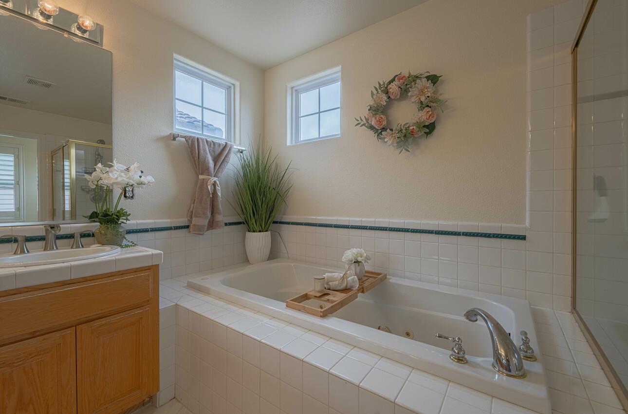 Detail Gallery Image 36 of 44 For 1818 Lancashire Dr, Salinas,  CA 93906 - 5 Beds | 3 Baths