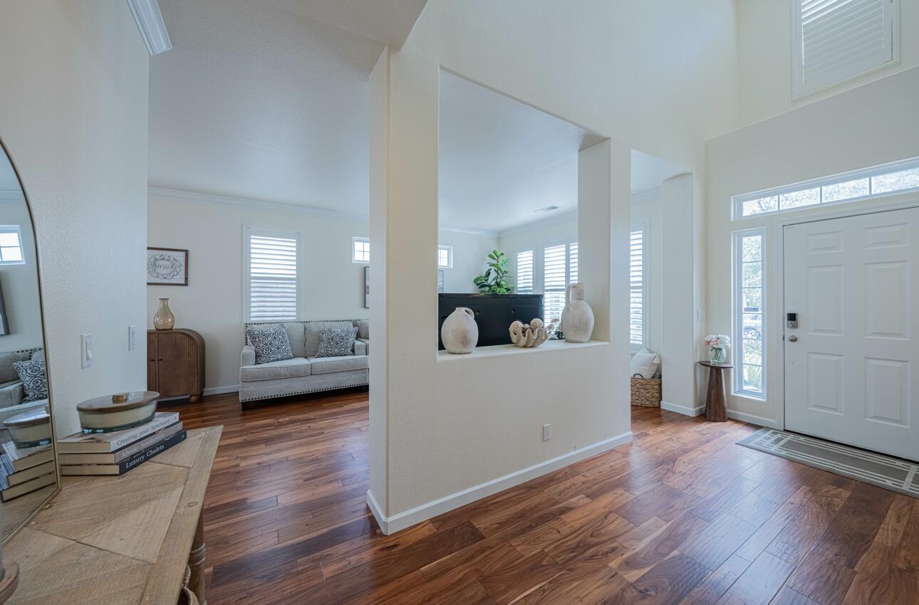 Detail Gallery Image 5 of 44 For 1818 Lancashire Dr, Salinas,  CA 93906 - 5 Beds | 3 Baths