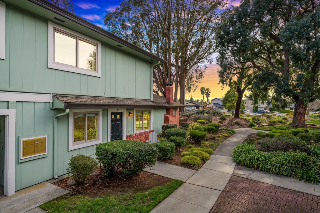 Detail Gallery Image 1 of 29 For 1133 Callas Ln #2,  Capitola,  CA 95010 - 2 Beds | 1 Baths
