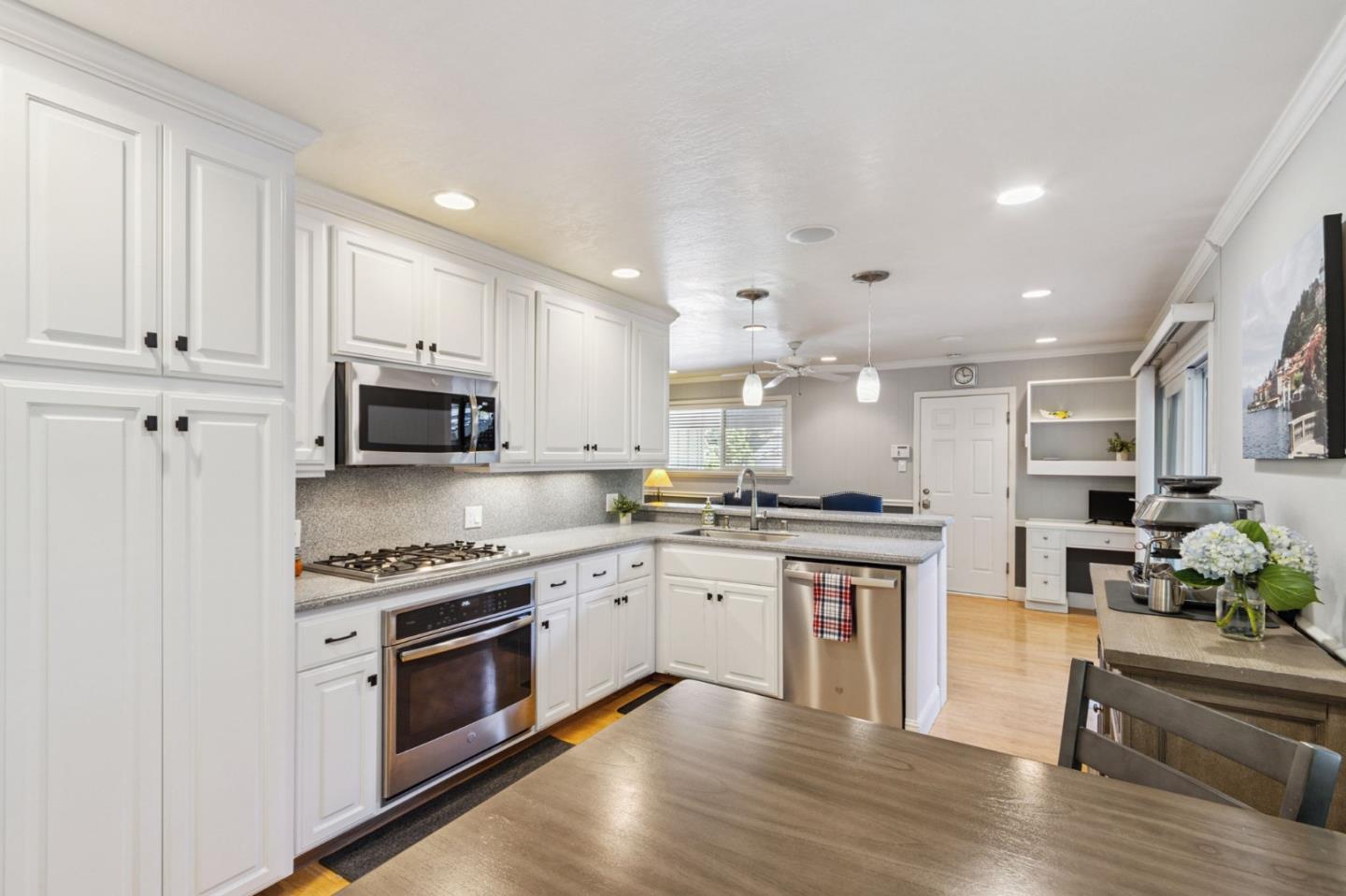 Detail Gallery Image 11 of 48 For 2920 Brittan Ave, San Carlos,  CA 94070 - 3 Beds | 2 Baths